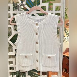 Song of Style White Knit sleeveless vest with gold buttons 60% cotton